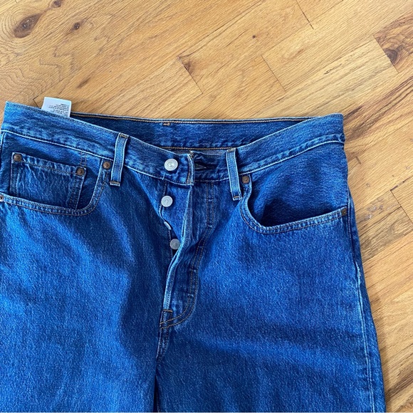 Levis 31/28 premium woman’s button fly classic straight jeans. - Picture 2 of 7
